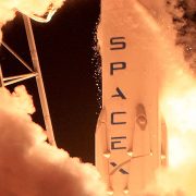 Obrázek: Výlet do vesmíru. Plány SpaceX na první plně civilní let do vesmíru pokračují