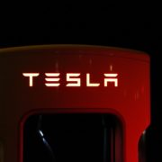 Obrázek: Tesla konečně vydělává, přežije automobilka Elona Muska?