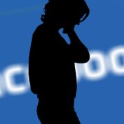 Obrázek: Facebooku unikla data 1,3 milionu českých uživatelů: Hackeři mají e-maily i telefonní čísla