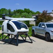 Obrázek: Helikoptéra a dron na benzín v jednom: Úspěšný první let dronu s autopilotem a lidskou posádkou uvnitř