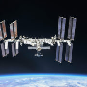 Obrázek: Posádka Crew Dragon úspěšně přistála na ISS, SpaceX započalo éru soukromých letů