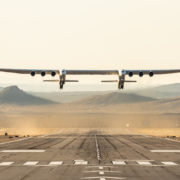 Obrázek: Jedinečný pohled: Největší letadlo na světě Stratolaunch poprvé vzlétlo