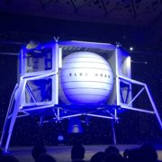 Obrázek: Kontrakt NASA měl získat i Blue Origin, nejen SpaceX, brání se firma Jeffa Bezose