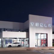 Obrázek: Automobilka Tesla má první oficiální prodejnu v ČR: Nabízí testovací jízdy a české ceny