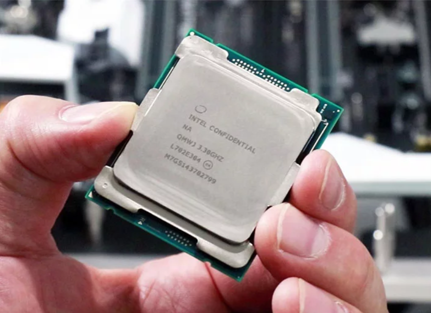 Obrázek: Unavený gigant ve válce sám se sebou. Dokáže Intel znovu dobýt svět? Obrázek: Unavený gigant ve válce sám se sebou. Dokáže Intel znovu dobýt svět?