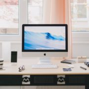 Obrázek: Pracujete na home office? Která bezdrátová sluchátka vám usnadní práci?
