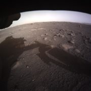Obrázek: Perseverance komunikuje: Rover zaslal první barevné fotografie z Marsu