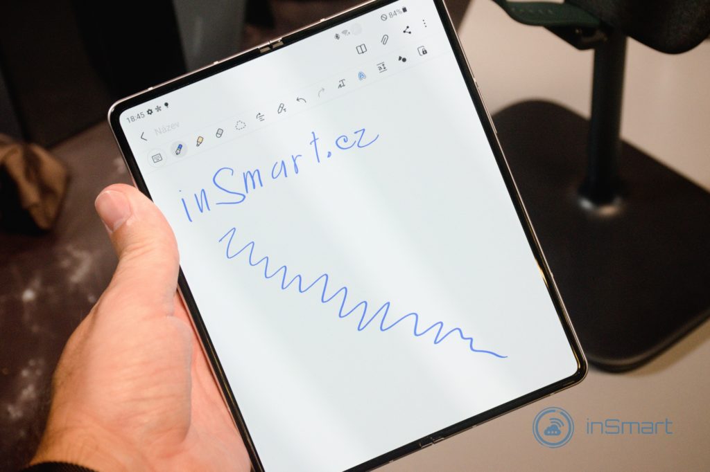 Obrázek: Třetí generace ohýbacích telefonů je tu. Samsung Galaxy Z Flip 3 nadchne, Z Fold 3 už tolik ne