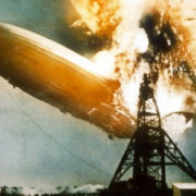 Obrázek: Zkáza vzducholodi Hindenburg barevně a ve 4K: Umělá inteligence obarvila starý film