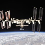 Obrázek: Přes 1 200 000 000 Kč na osobu za výlet do vesmíru: Soukromá mise Axiom 1 dorazila na ISS