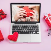 Obrázek: Nebezpečný Valentýn: Kyberzločinci číhají na zamilované vybírající dárky na internetu