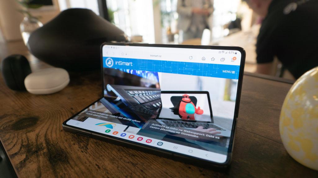 Obrázek: Telefon s tabletem uvnitř: Nový Galaxy Z Fold4 je levnější a výkonnější