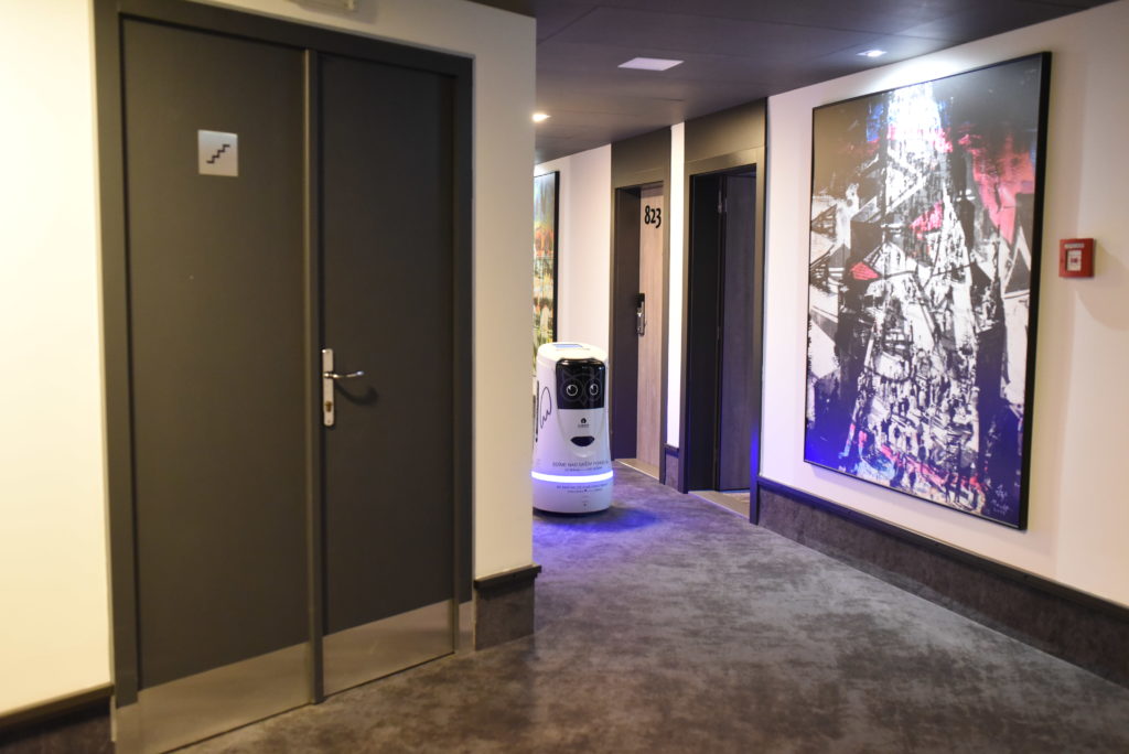 Obrázek: Roboti vysávají a doručují občerstvení. V českém hotelu pomáhají technologie personálu Obrázek: Roboti vysávají a doručují občerstvení. V českém hotelu pomáhají technologie personálu