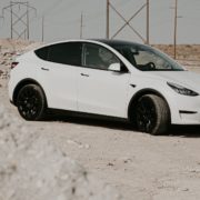 Obrázek: Tesla o 50 000 Kč zdraží svůj nejprodávanější elektromobil Model Y. Jak si pojistit stávající cenu?