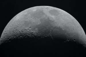 Na Měsíci jsou ložiska vody, kyslíku, železa a vzácných zemin