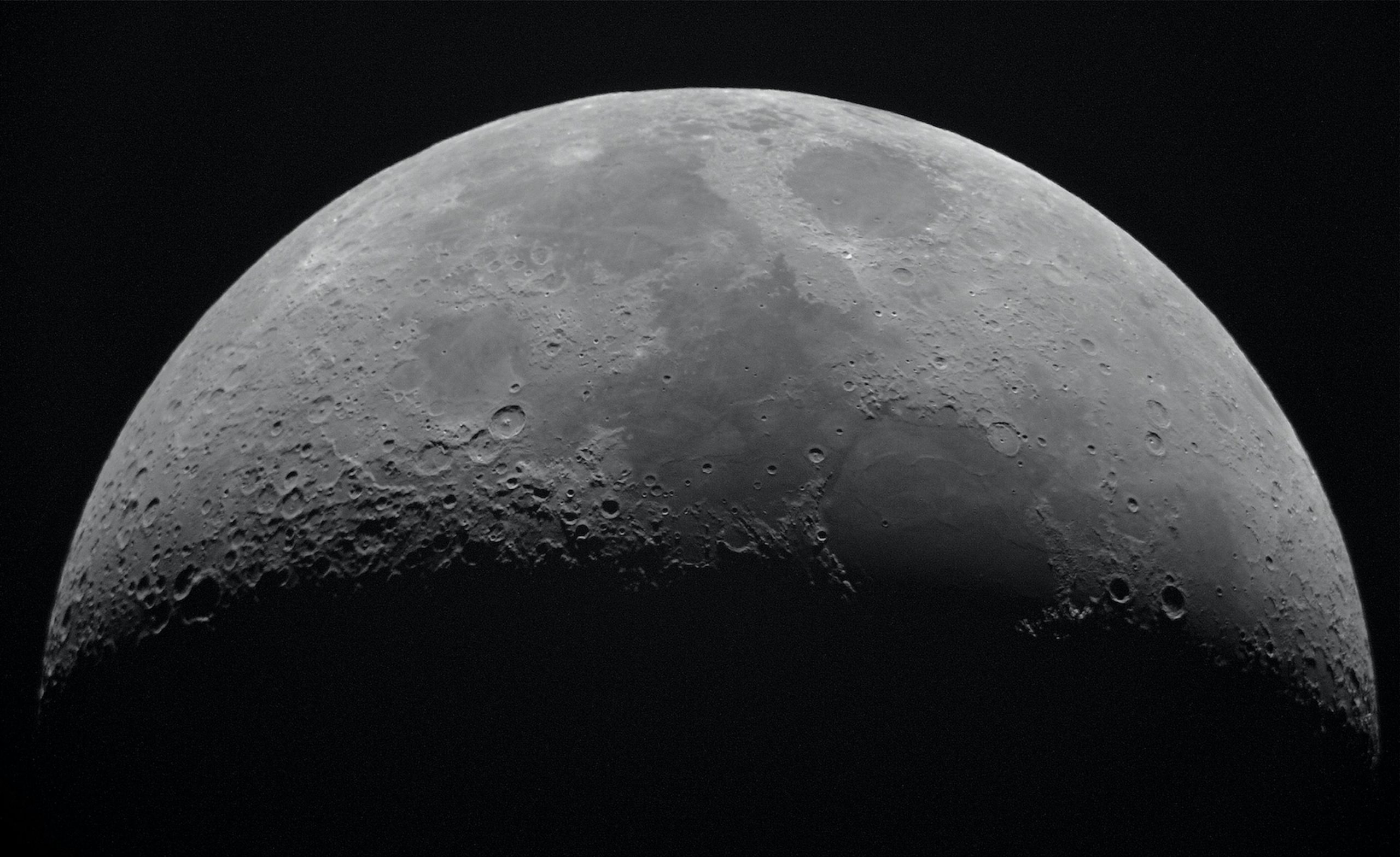 Na Měsíci jsou ložiska vody, kyslíku, železa a vzácných zemin