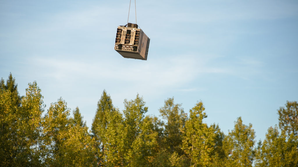 Obrázek: Když spadne server. ČMIS ilustruje důležitost recyklace starého hardwaru Obrázek: Když spadne server. ČMIS ilustruje důležitost recyklace starého hardwaru