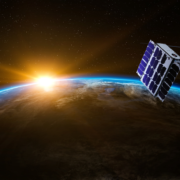 Obrázek: Konec monopolu? Globální operátor začne vysílat 5G ze satelitů už toto léto. Vynese je SpaceX
