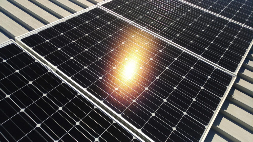 Obrázek: Vědci vyvinuli natahovací solární panel. Napnutím lze zvětšit jeho plochu o polovinu