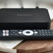 Obrázek: Hloupne vám televize? TESLA MediaBox XT850 je chytrá česká DVB-T2 krabička s Android TV (recenze)