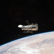 Obrázek: Slavný Hubbleův teleskop je o krok blíže výslužbě. Po závadě již funguje pouze v omezeném režimu