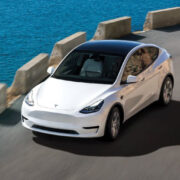 Obrázek: Tesla maskuje kontrolu nad robotaxi. Tajné tlačítko místo volantu?