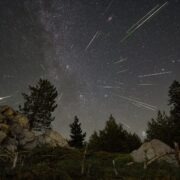 Obrázek: Oči k nebi: Večer nad ČR vyvrcholí vesmírná podívaná v podobě meteorického roje Tauridy