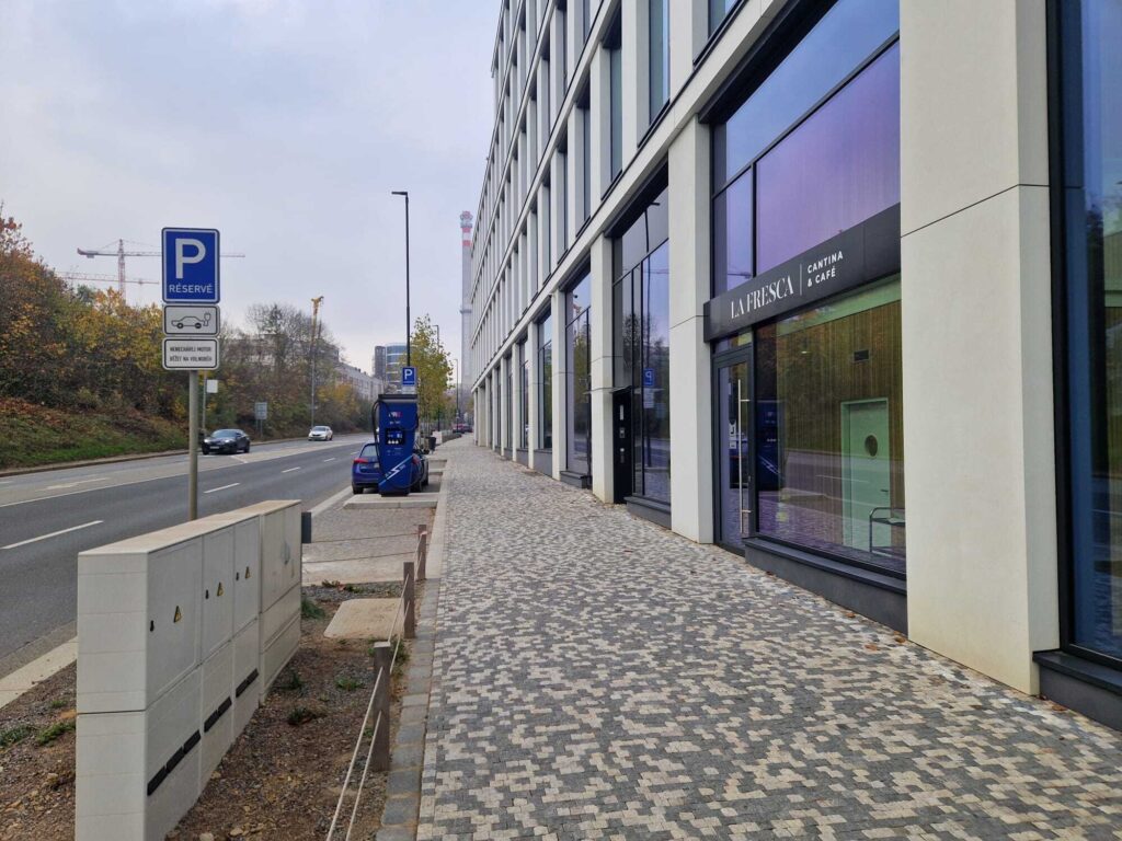 Obrázek: PRE otevřelo nejrychlejší rychlonabíjecí stanici pro elektromobily na Praze 5 Obrázek: PRE otevřelo nejrychlejší rychlonabíjecí stanici pro elektromobily na Praze 5