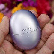 Obrázek: Huawei FreeBuds 6 na vlastní uši: Naučily se pecky hrát jako špunty?