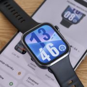 Obrázek: Huawei Watch FIT 4 fungují s iPhonem. Stojí o polovinu méně než Apple Watch a v řadě ohledů jsou dokonce lepší