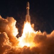 Obrázek: Amazon buduje konkurenci pro Starlink. Na oběžnou dráhu míří přes 3 200 satelitů