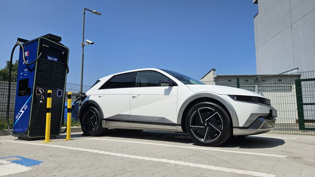 Obrázek: PRE má v Česku už 868 dobíjecích stanic. Spotřeba energie pro nabíjení elektromobilů meziročně vzrostla o více než 50 %