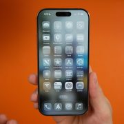 Obrázek: Apple hodil zpátečku. iOS 26 beta 3 omezuje nepřehledný Liquid Glass design