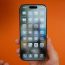 Obrázek: Apple hodil zpátečku. iOS 26 beta 3 omezuje nepřehledný Liquid Glass design