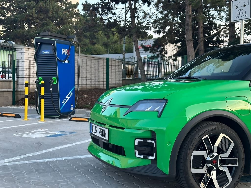 Obrázek: PRE má v Česku už 868 dobíjecích stanic. Spotřeba energie pro nabíjení elektromobilů meziročně vzrostla o více než 50 %