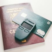 Obrázek: Pozor na vaše kryptoměny: Podvodníci cílí na majitele českých peněženek Trezor