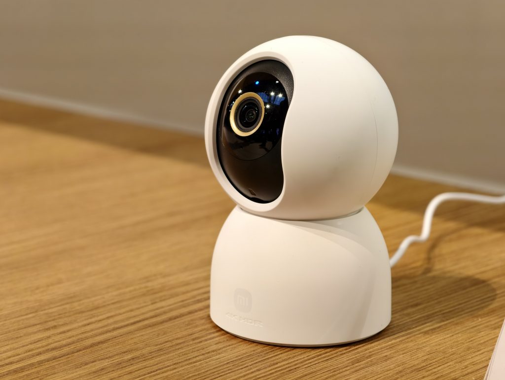 Obrázek: Nová Xiaomi Smart Camera C701 stojí pár korun: Otočná 360° kamera zvládá AI hlídání dětí a domácích mazlíčků