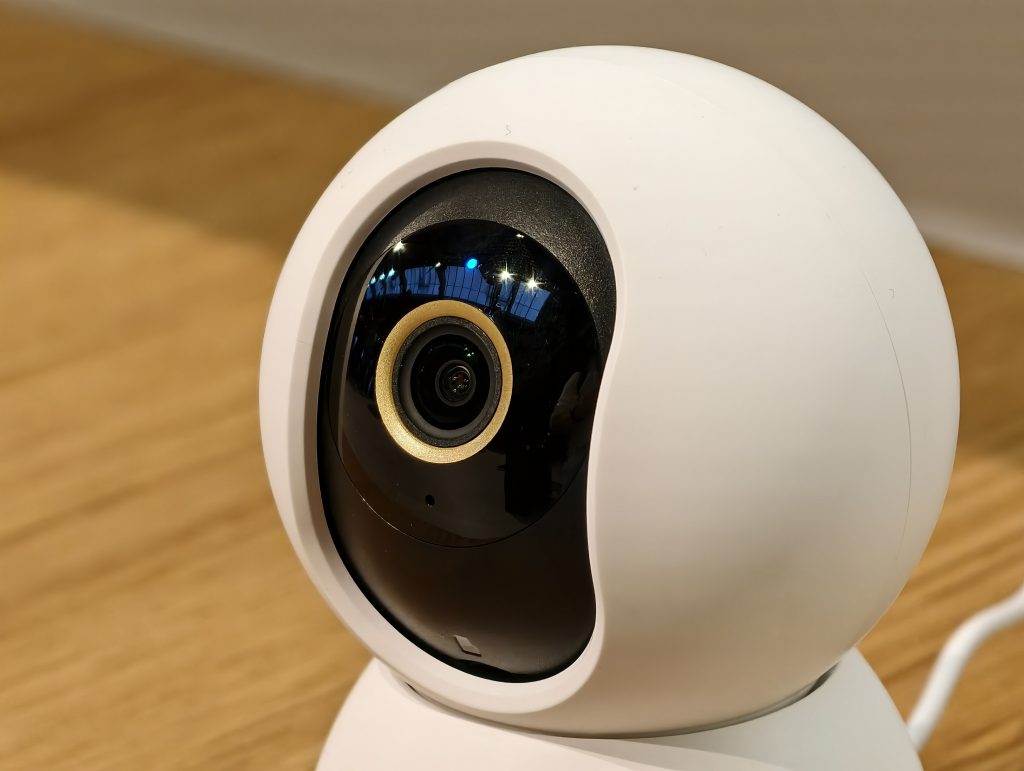 Obrázek: Nová Xiaomi Smart Camera C701 stojí pár korun: Otočná 360° kamera zvládá AI hlídání dětí a domácích mazlíčků