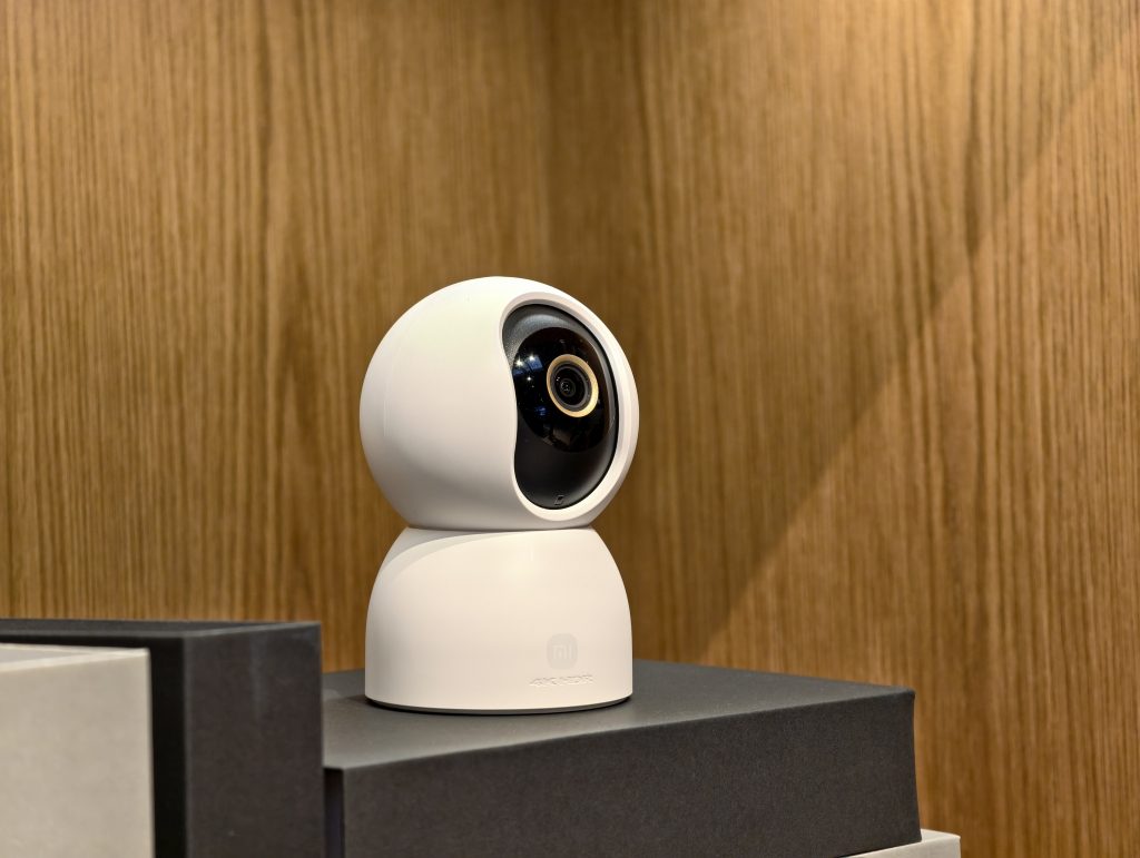 Obrázek: Nová Xiaomi Smart Camera C701 stojí pár korun: Otočná 360° kamera zvládá AI hlídání dětí a domácích mazlíčků