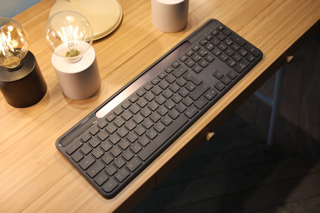 Obrázek: Logitech Signature Slim Solar+: Klávesnice bez drátů a bez nabíjení
