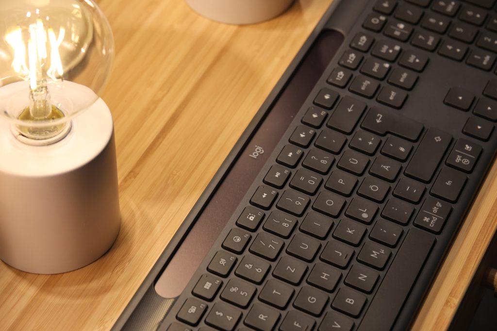 Obrázek: Logitech Signature Slim Solar+: Klávesnice bez drátů a bez nabíjení