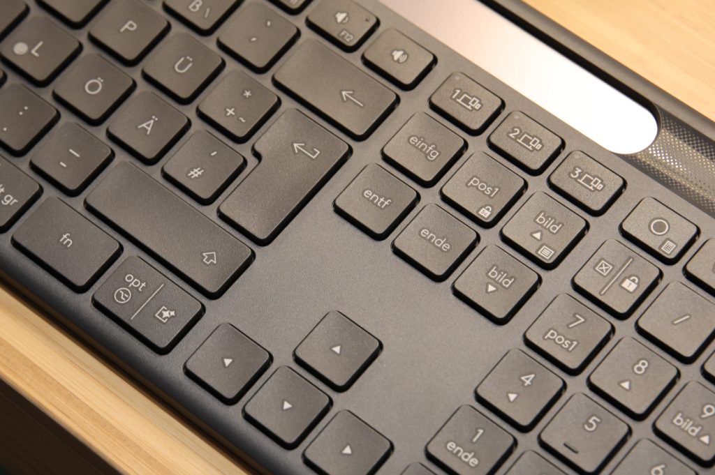 Obrázek: Logitech Signature Slim Solar+: Klávesnice bez drátů a bez nabíjení
