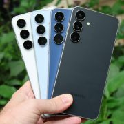 Obrázek: Samsung Galaxy S25 FE: K nerozeznání od vlajky