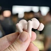 Obrázek: Huawei FreeBuds 7i sledují pohyby hlavy: Levná sluchátka míří do ČR s prémiovým potlačením okolního hluku