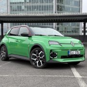 Obrázek: Stylové malé elektroauto do města pod 800 tisíc. Renault 5 E-Tech v testu