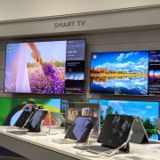 Obrázek: Xiaomi v sobotu otevře novou pražskou prodejnu a plánuje obří slevy na mobily i televize. Navštívili jsme ji s předstihem Obrázek: Xiaomi v sobotu otevře novou pražskou prodejnu a plánuje obří slevy na mobily i televize. Navštívili jsme ji s předstihem