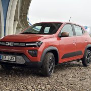 Obrázek: Nejlevnější elektroauto na českém trhu umí zaujmout. Projeli jsme se v modelu Dacia Spring Obrázek: Nejlevnější elektroauto na českém trhu umí zaujmout. Projeli jsme se v modelu Dacia Spring
