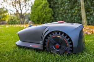 Obrázek: Dostali jste na Vánoce peníze? Pořiďte si boží fotomobil, robota na vysávání i parťáka pro sekání zahrady