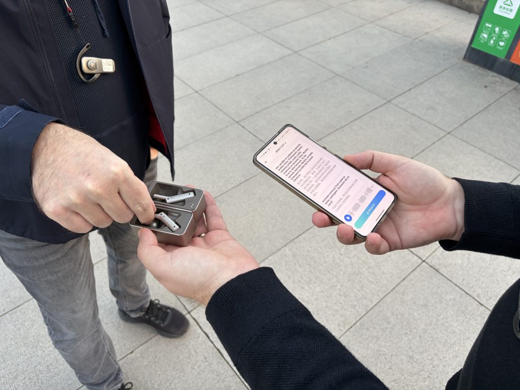 Obrázek: Recenze AI překladače Timekettle W4: Zkusili jsme mluvit česky v Číně a fungovalo to