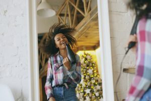 Fén vypouští nebezpečné částice, které v uzavřené koupelně snadno vdechujete